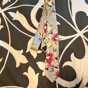 Floral tie